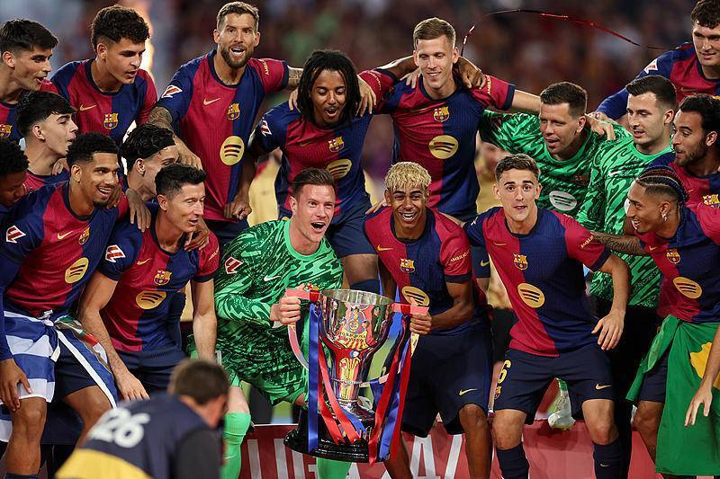 卡恩：纳格尔斯曼应该停止试验；拜仁和于帕续约的代价很昂贵（卡恩直言纳格尔斯曼应收手试验，拜仁与于帕续约成本高企）