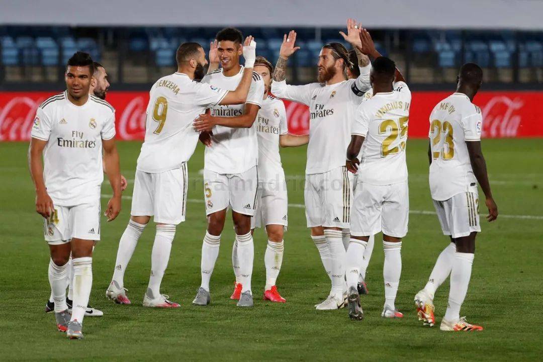 队内得分最高！沃克半场12中5，独得15分3篮板1助攻