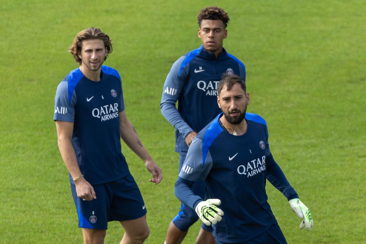 半场战报：汉堡1-0斯图加特，格拉策尔破门（半场：汉堡1-0领先斯图加特，格拉策尔建功）