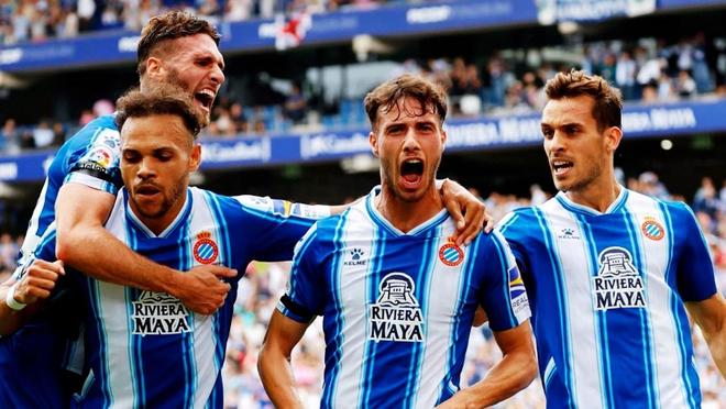 陈艾森领到退役证书，正式告别运动生涯（陈艾森获退役证，宣告结束运动员生涯）