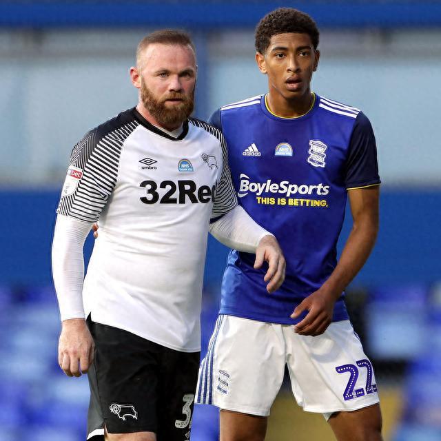 官方：法兰克福后卫鲍姆在赛季首秀中膝盖内侧副韧带受伤（法兰克福官方：后卫鲍姆在赛季首秀中不慎伤到膝部内侧副韧带）