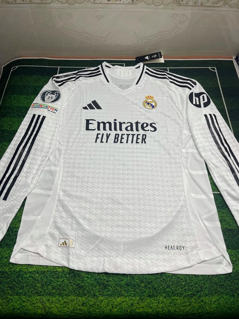 记者：若国足明年热身没惨案或大事故，邵佳一至少干到亚洲杯结束（记者称：若国足明年热身赛不现惨败或重大事故，邵佳一至少留任至亚洲杯结束）