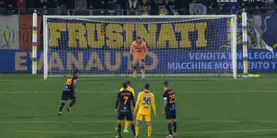 B费谈C罗被罚下：这是足球里会发生的事，他知道自己犯了错误（B费评C罗染红：足球场上常有的事，他已明白自己有错）