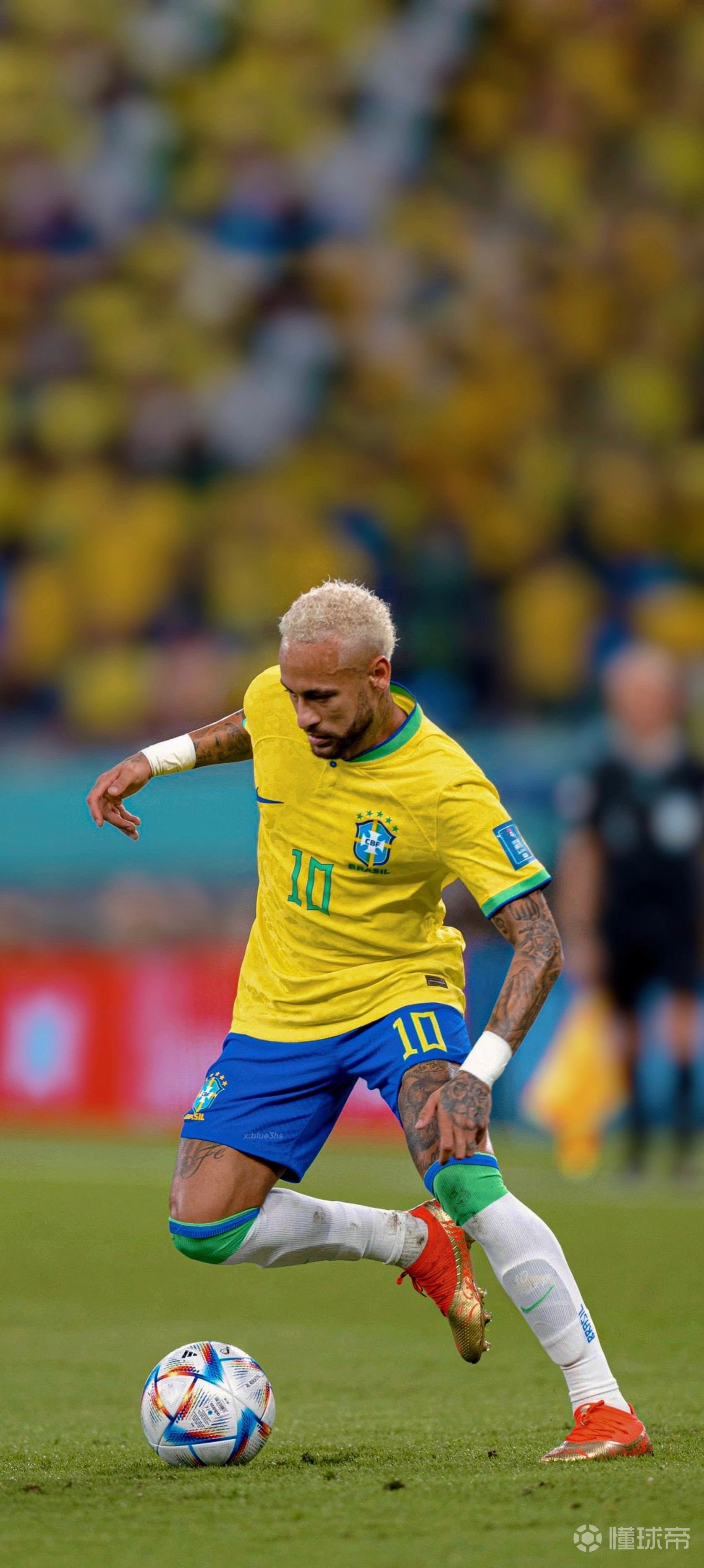 传记作者：亚马尔早期对莱万很不满，后来明白对方是想帮自己（传记作者：亚马尔曾对莱万不满，事后才明白其好意）