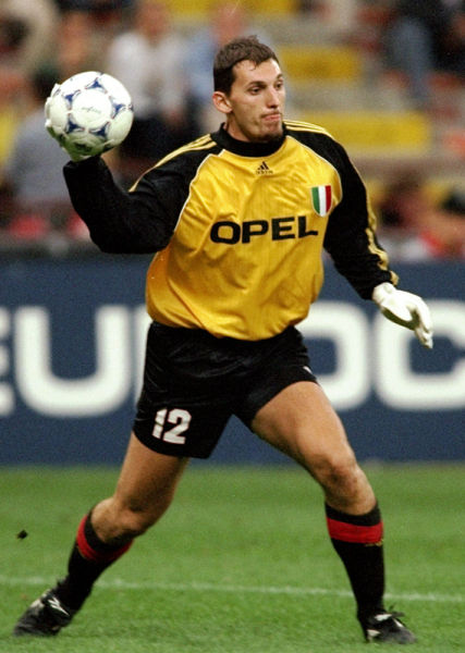 哈登在比赛中超越安东尼，进入NBA历史得分榜前十，成为首位2009届进入前十的球员，距30000分仍需1710分。（哈登超越安东尼跻身NBA历史得分前十，成2009届首位前十球员，距3万分尚差1710分）