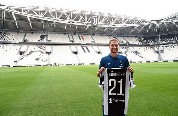 字母哥伤退，雄鹿完成18分大逆转，打赢东部第一活塞（字母哥受伤退赛，雄鹿上演18分翻盘好戏，力克东部榜首活塞）