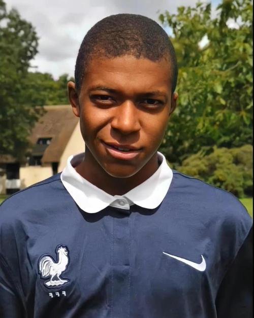 德转列瑞士球员历史身价前10：扎卡5000万欧第1，阿坎吉第2（德转盘点瑞士球员历史身价TOP10：扎卡以5000万欧登顶，阿坎吉位居第二）