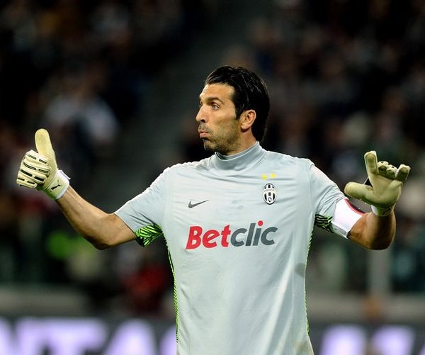 阿姆拉巴特：安东尼不该吃红牌，他并非故意踢对方面部（阿姆拉巴特：安东尼红牌不公，他并非有意踢到对手脸部）