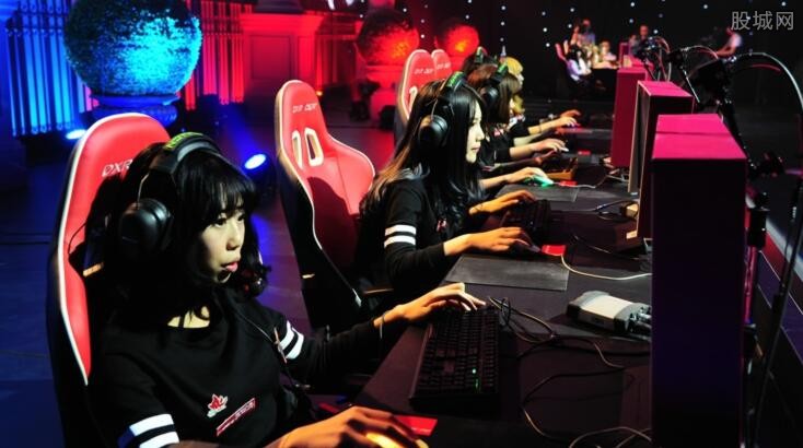 Squawka统计：英超前两轮夺回球权次数排名 森林铁卫埃纳18次领跑