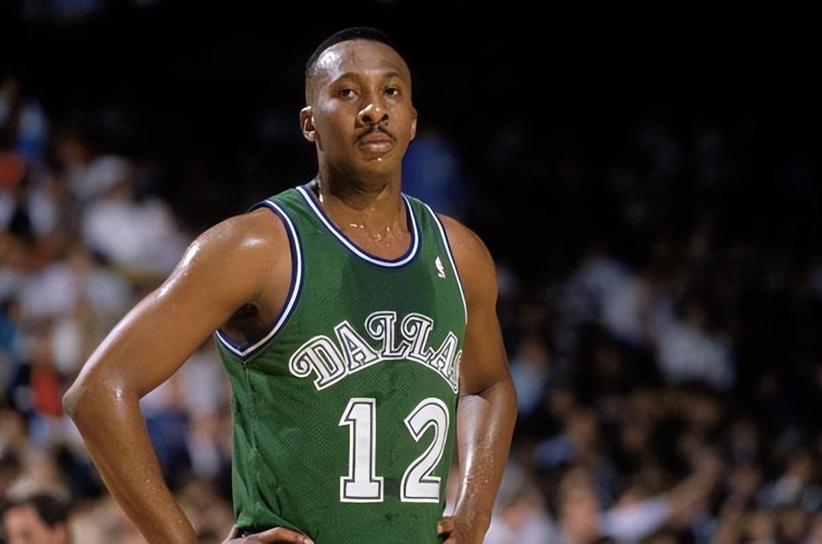 执意不住训练基地，温克斯与范尼爆发激烈争吵，被剔除莱斯特阵容.